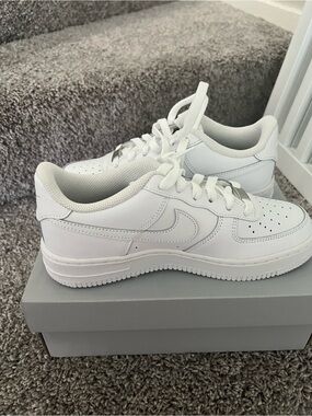 Nike Air Force 1 LE GS Triple White Size 5Y Youth (Women’s 6.5–7) New